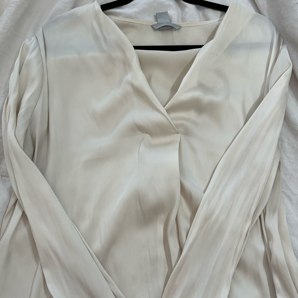 H&M dress top with button clasp sleeves. Super cute for office wear!